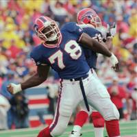 Hall of Fame defensive end Bruce Smith says he suffers daily from pain in his joints and has bouts of memory loss. Bills legend Smith in constant pain