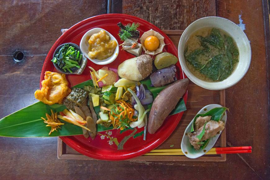 Cafe Garamanjyaku Treasure chest: The Detox Set at Okinawa's Garamanjyaku Cafe is loaded with unusual herbs and vegetables, it's a local variation on a style of cooking based on traditional Chinese yakuzen (herbal medicine) cuisine. | STEPHEN MANSFIELD
