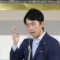 Liberal Democratic Party lawmaker Shinjiro Koizumi speaks at a seminar hosted by the Research Institute of Japan Thursday in Tokyo. Koizumi questions bid to extend LDP president's term