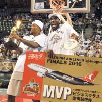 Front court star Evan Ravenel, seen here with Ryukyu teammate Draelon Burns after the Golden Kings won the bj-league title in May, will play this coming season in Israel after signing with Maccabi Haifa. Playoff MVP Ravenel to join Israel's Maccabi Haifa