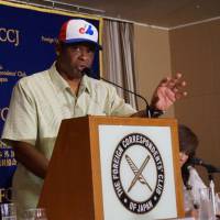 Former Montreal Expos player Warren Cromartie speaks at the Foreign Correspondents' Club of Japan on Monday in Tokyo. Cromartie, who became a star with the Yomiuri Giants, is trying to help Montreal get an MLB franchise again. Cromartie brings bid for Montreal MLB team to Japan