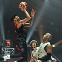 Alvark guard Diante Garrett goes up for a shot during the B. League opener on Thursday. The Alvark beat the Golden Kings 80-75. Alvark hold off Golden Kings as B. League opens inaugural season