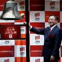 Kyushu Railway Co. President Toshihiko Aoyagi rings a bell during a ceremony to mark the company’s debut on the Tokyo Stock Exchange on Tuesday. Kyushu Railway makes firm debut on Tokyo Stock Exchange