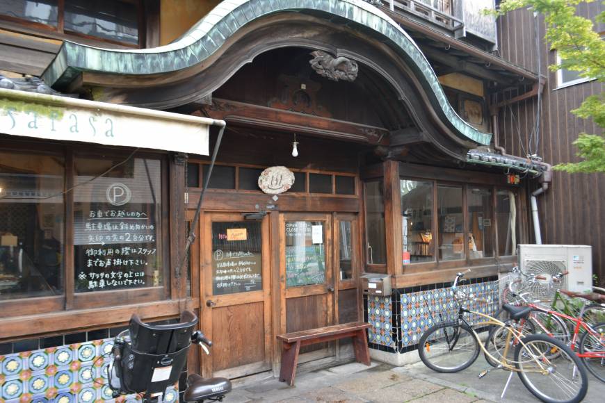Sarasa Nishijin Exterior of Sarasa Nishijin, a renovated public bath-turned-cafe | J.J. O'DONOGHUE