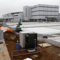 Labor in vain?: Workers continue construction efforts at the beleaguered Toyosu market site, which is expected to replace the famous Tsukiji market. Is the end near for Earth's biggest fish market?