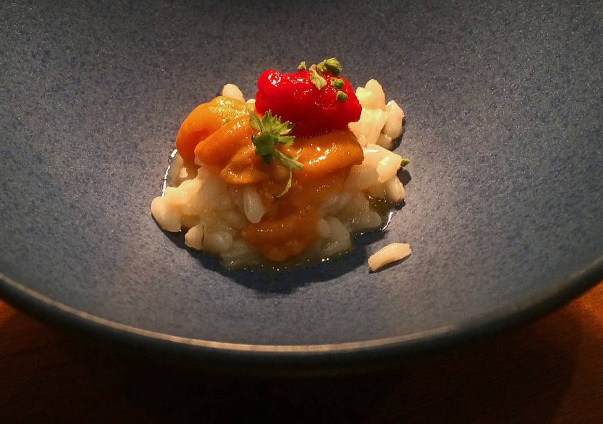 erba da nakahigashi Intersection of food cultures: The final main course at erba da nakahigashi is risotto, which is topped with sea urchin or other fresh seafood. | ROBBIE SWINNERTON