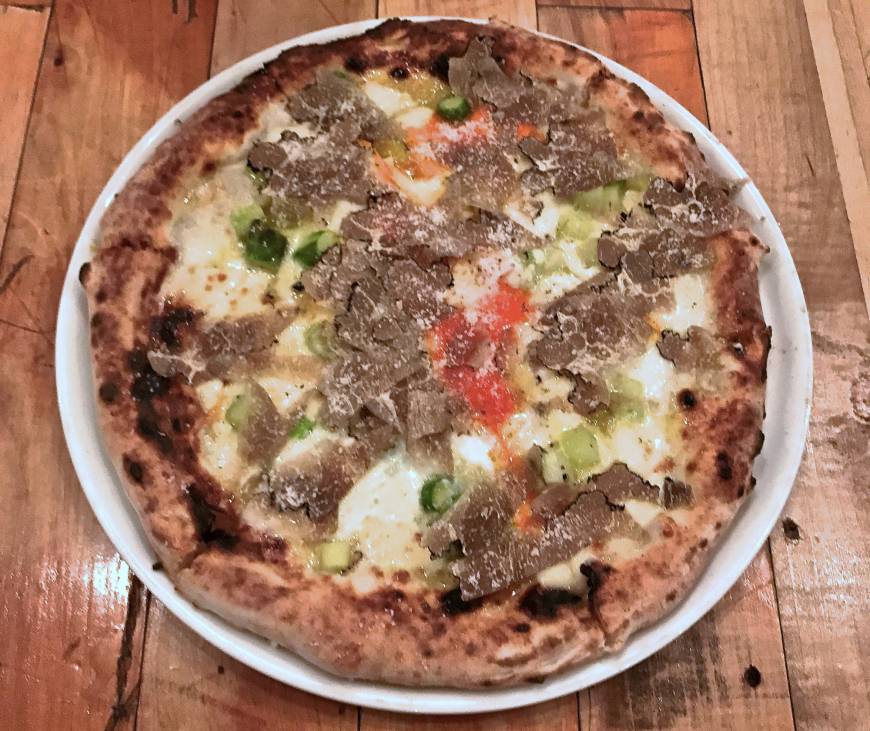 Guerrero Bismarck pizza with black truffles and asparagus | ROBBIE SWINNERTON