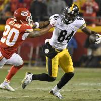 Steelers receiver Antonio Brown tries to elude the Chiefs’ Steven Nelson during their AFC divisional round game on Sunday in Kansas City, Missouri. Pittsburgh won 18-16. Brown apologizes for posting video