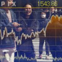U.S. President Donald Trump’s health care setback heightened concerns about his stimulus agenda, sending the yen surging and the Topix down. Decoupling is hard to do for Japanese stocks still tied to the yen
