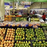 Customers shop for fruits and vegetables inside the Nakumatt supermarket in the reopened Westgate shopping mall in Nairobi in 2015. Study finds fruit, not leaves, sparked evolution of bigger brains in humans