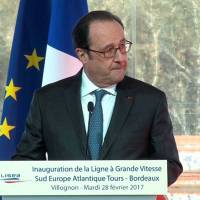 news world politics diplomacy injured police accidentally fires hollande speech news world politics diplomacy injured police accidentally fires hollande speech