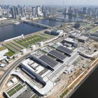 The Toyosu market in Tokyo’s Koto Ward, shown in this photo from last July, was scheduled to take over the functions of the aging Tsukiji fish market. Metropolitan government, Tokyo Gas may have reached agreement on Toyosu soil cleanup in backroom deal