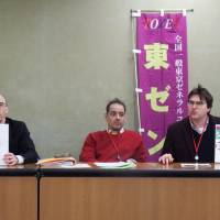 Chris Beardshall (left), Louis Carlet and Adam Cleeve, members of the Zenkoku Ippan Tokyo General Union, hold a news conference Thursday at the labor ministry after Beardshall and Cleeve filed a lawsuit against Shane Corporation Ltd. Teachers claim dismissals were invalid in suit against Shane English School
