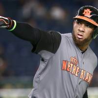 Wladimir Balentien of the Netherlands reacts after hitting a solo home run in the third inning of his team’s 14-1 win over Cuba in the second round of the World Baseball Classic at Tokyo Dome on Wednesday. Dutch move closer to WBC semifinals with win over Cuba