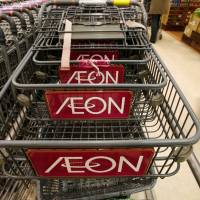 Sweeping price cuts announced recently by Aeon Co. and other retailers indicate just how tough it is to eradicate Japan’s deflationary malaise despite the improving economy. Frugal households offer no respite for BOJ, retailers