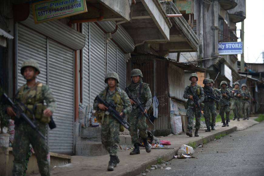 Death toll near 100 as Philippine forces pound Islamic State-allied rebels