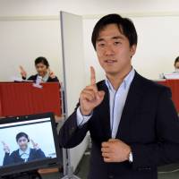 Junto Ohki, president of ShuR Co., has made a successful business out of helping people with hearing impairments find sign language interpreters. Entrepreneur taps Skype, tablets to offer sign language service across Japan