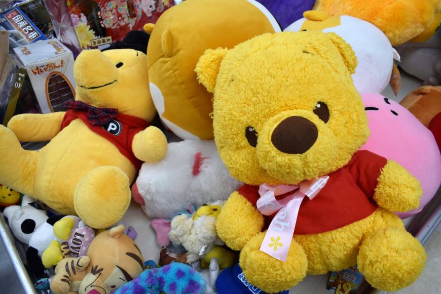 Soft toys are among items on sale at a secondhand market of unclaimed goods in Saikaya department store in Fujisawa, Kanagawa Prefecture, in April.