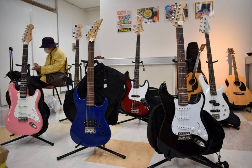 Guitars are among goods on sale at a market of unclaimed goods in Saikaya department store in Fujisawa, Kanagawa Prefecture.