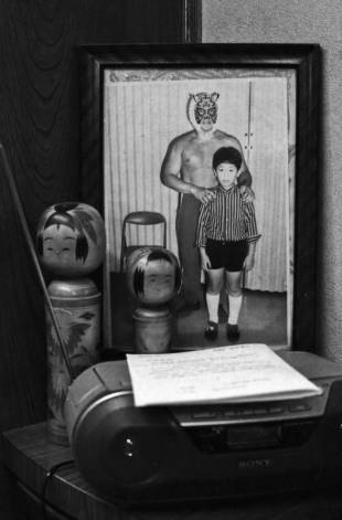 A photo in the barber shop on the first floor of the Uenoshita apartments.