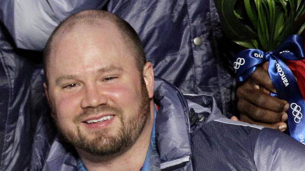 Steven Holcomb poses with his gold medal during the awards ceremony for the men’s four-man bobsled event at the Vancouver Olympics in Whistler, British Columbia, on Feb. 27, 2010. U.S. bobsledder Holcomb dies at 37