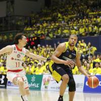 Former Alvark standout Jeff Gibbs made a big impact for the Brex in his first season with the club. Kawasaki, Tochigi to clash in B. League final