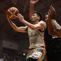 The Golden Kings’ Ryuichi Kishimoto drives to the basket on Sunday in Okinawa City. Golden Kings beat Evessa on final day to grab playoff spot