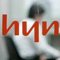 South Korean chip maker SK Hynix Inc. is part of a new consortium reportedly being considered for the acquisition of Toshiba Corp.’s chip unit. Hynix, Bain may join government-led bid for Toshiba's chip unit