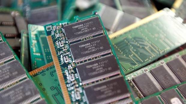 After embattled Toshiba Corp. decided to negotiate exclusively with a consortium of Japan, U.S. and South Korean entities over the sale of its memory unit, a lawsuit filed by Western Digital Corp. appears to be the biggest hurdle that needs to be cleared before the sale. Hon Hai still in running for Toshiba Memory, Gou says