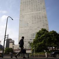Glass Lewis & Co. is criticizing Toshiba Corp.’s board for poor governance, detailing years of its accounting troubles, clashes with accountants over financial statements, weak internal controls and management missteps. Toshiba board, CEO blasted by Glass Lewis for poor governance