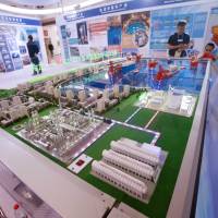 Visitors look at a model of Linglong One (ACP1000), a nuclear reactor developed by the China National Nuclear Corp., at an expo in Beijing at the end of April. With eye to grabbing slice of market, China focuses on developing small nuclear reactors