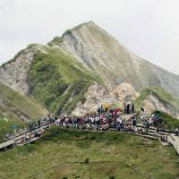 Climbers head to the top of Mount Daisen in Tottori Prefecture on June 4, when the mountain was officially opened for the hiking season. According to the National Police Agency, 2,929 people got lost in the mountains in 2016, the second-highest total on record. 2,929 people get lost exploring Japan's mountains in 2016: NPA