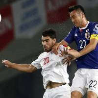 Maya Yoshida (right) battles Syria’s Khaled Almbayed for the ball during their international friendly match in Tokyo on Wednesday. Japan drew with Syria 1-1. Halilhodzic demands fast start in qualifier after first-half no-show against Syria