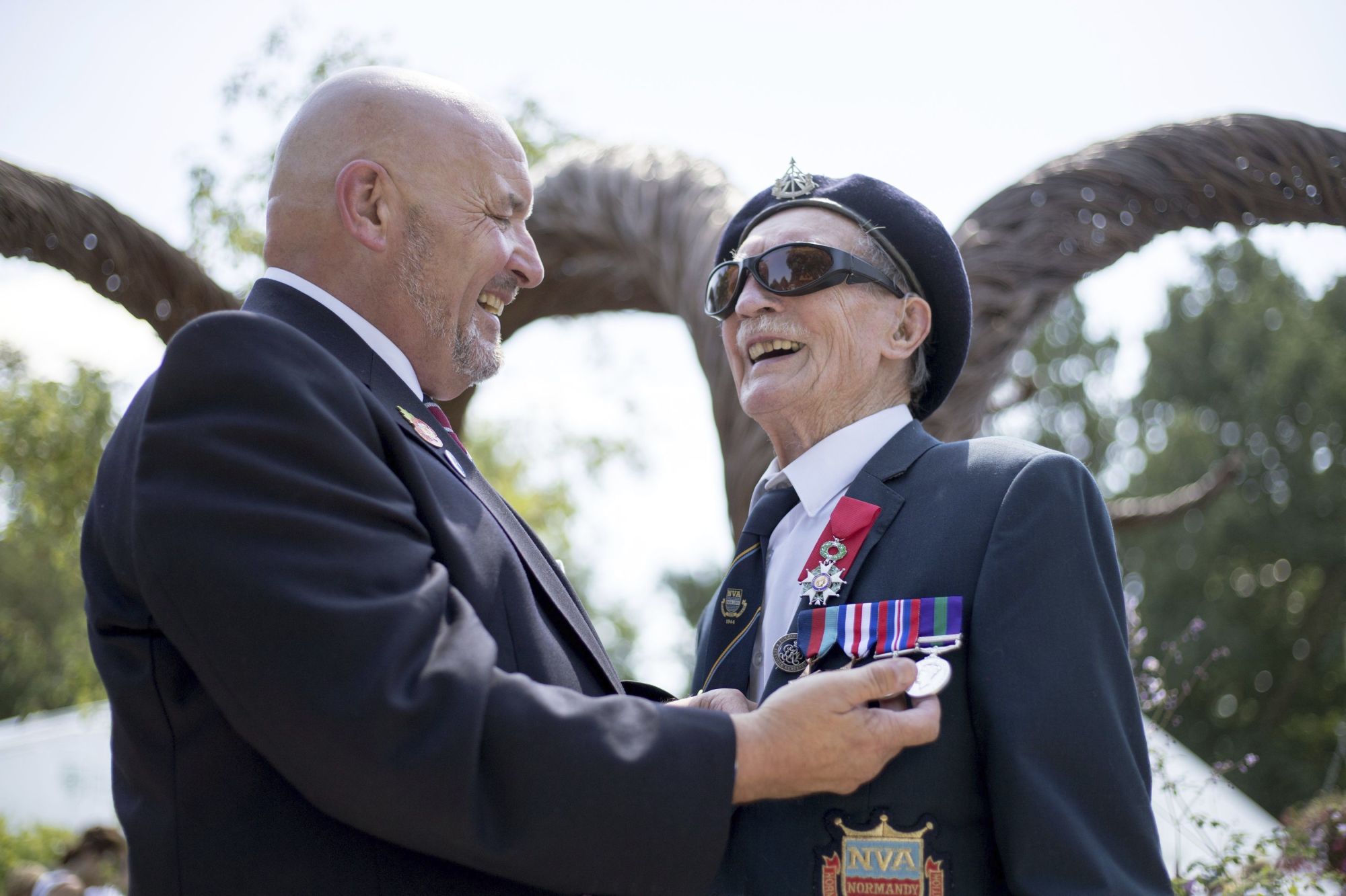 Compatriot replaces medals lost by blind D-Day vet, 96, during battlefield pilgrimage Compatriot replaces medals lost by blind D-Day vet, 96, during battlefield pilgrimage
