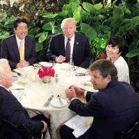 Akie Abe (right) attends dinner with U.S. President Donald Trump, Prime Minister Shinzo Abe and Trump’s wife Melania at Mar-a-Lago Club in Palm Beach, Florida, on Feb. 10. Trump questions whether Japan's first lady can speak English