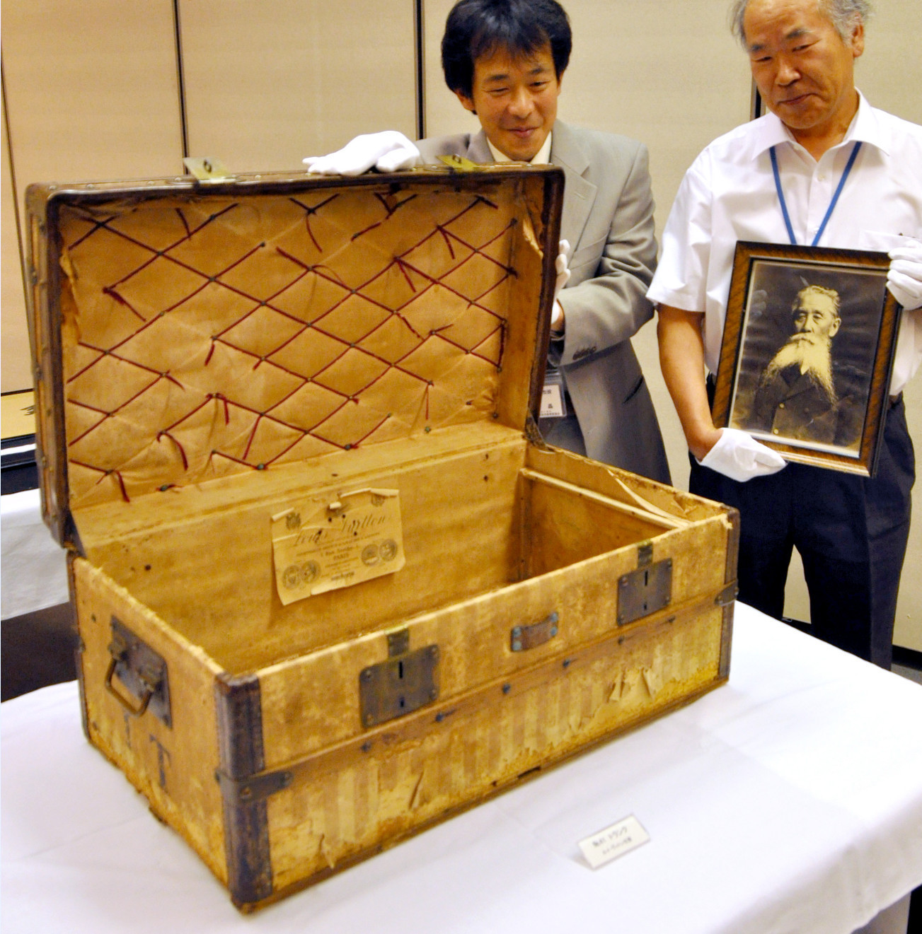 Liberal Party founder Itagaki favored Louis Vuitton goods, 1883