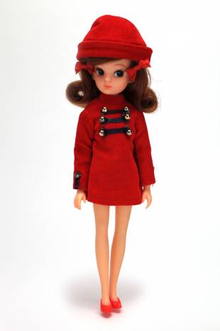 First generation (1967-71): The original Licca-chan doll was 21 cm tall and featured apricot-colored lips, a slightly bent nose and a white glint in her pupil.