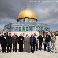 Bishop Younan and other clerics visit a mosque in Jerusalem. | ELCJHL