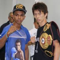 WBA light flyweight champion Ryoichi Taguchi (right) and challenger Robert Barrera attend a signing ceremony on Saturday, a day before their title bout at Ota City General Gymnasium. Taguchi looks to fend off Barrera in sixth title defense