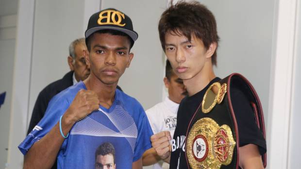 WBA light flyweight champion Ryoichi Taguchi (right) and challenger Robert Barrera attend a signing ceremony on Saturday, a day before their title bout at Ota City General Gymnasium. Taguchi looks to fend off Barrera in sixth title defense