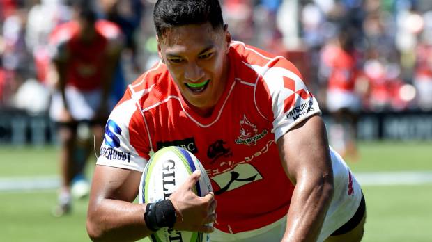 Sunwolves’ Timothy Lafaele dives for a try against the Blues in Super Rugby action on Saturday in Tokyo. Sunwolves take finale in rout