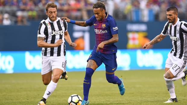 Barcelona star Neymar (right) vies for the ball with Juventus’ Claudio Marchisio during their friendly on Saturday in East Rutherford, New Jersey. Neymar hits double for Barcelona