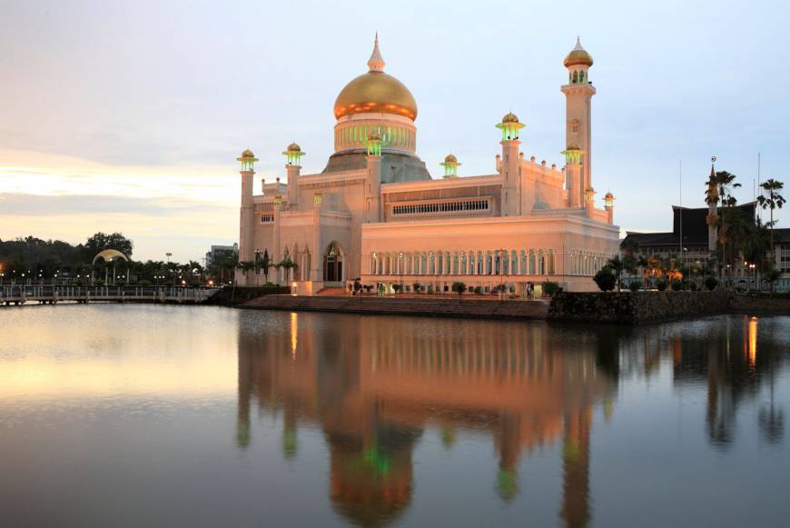 Sultan Omar Ali Saifuddien Mosque in the capital of Brunei Darussalam