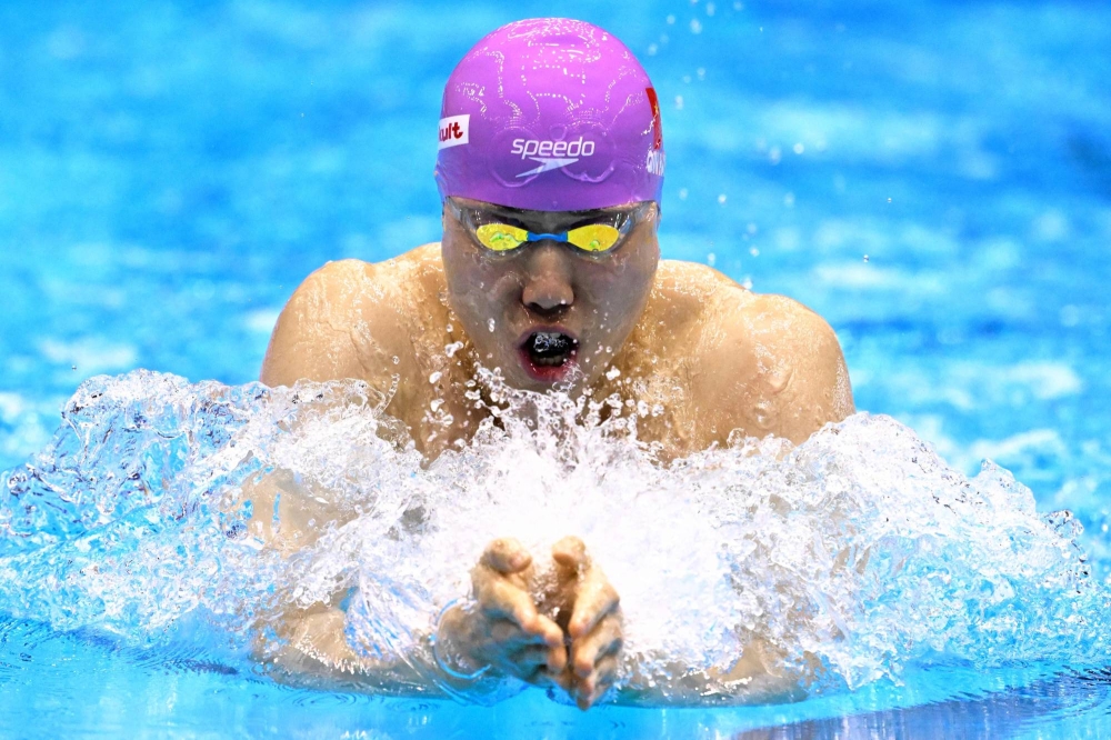 China takes center stage at swimming worlds with double golds The