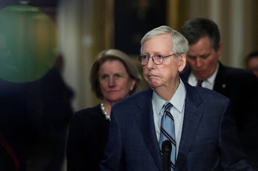 Mitch McConnell freezes up during news conference for 2nd time this summer