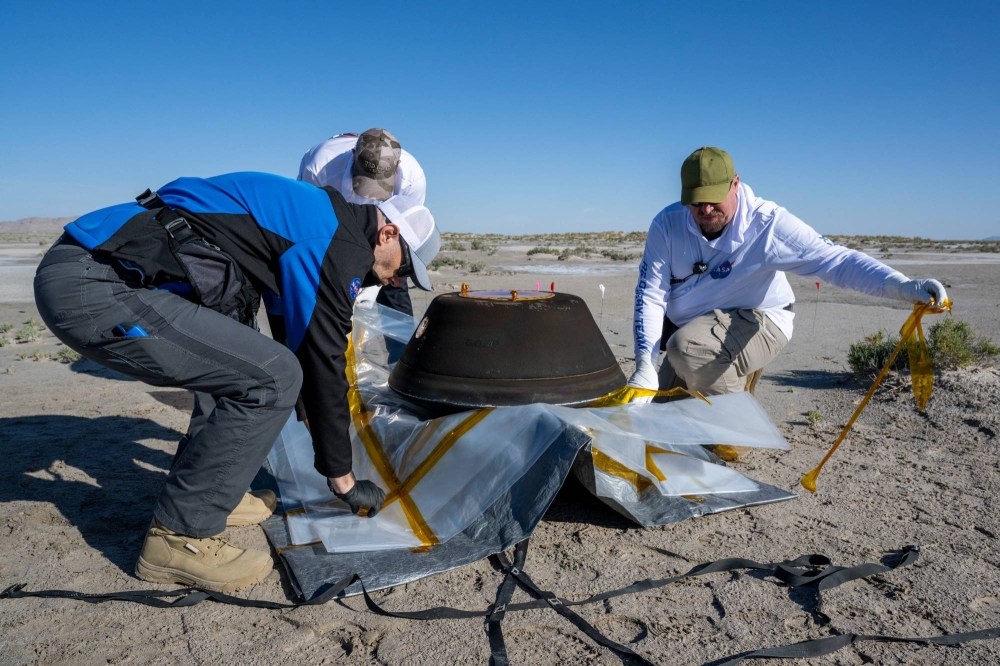 NASA小惑星サンプルパラシュートがユタ砂漠に安全に移動