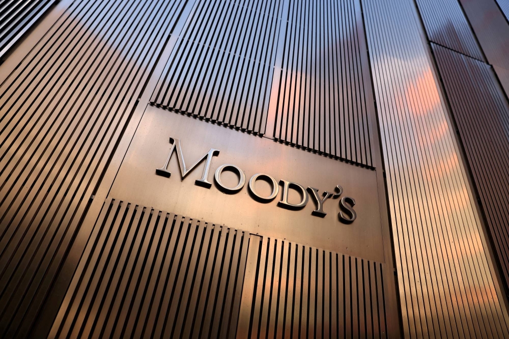 Moody #39 s turns negative on U S rating drawing Washington #39 s ire The