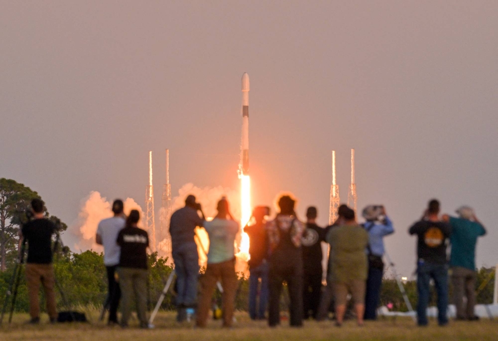 Watch SpaceX Launch Its Next Huge Batch of Starlink Satellites