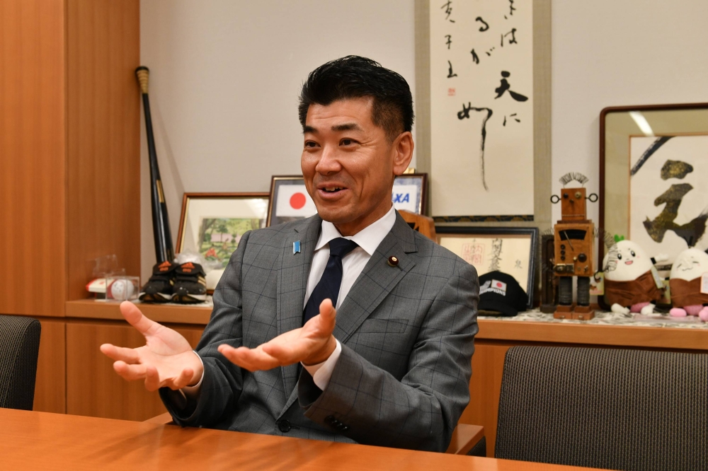 Lewes artist creates presidential gift for Japanese prime minister