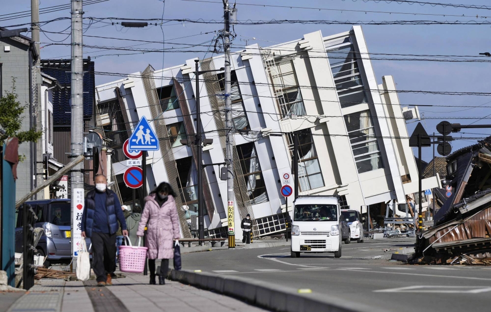 日本、大規模地震による被害評価中に少なくとも30人が死亡